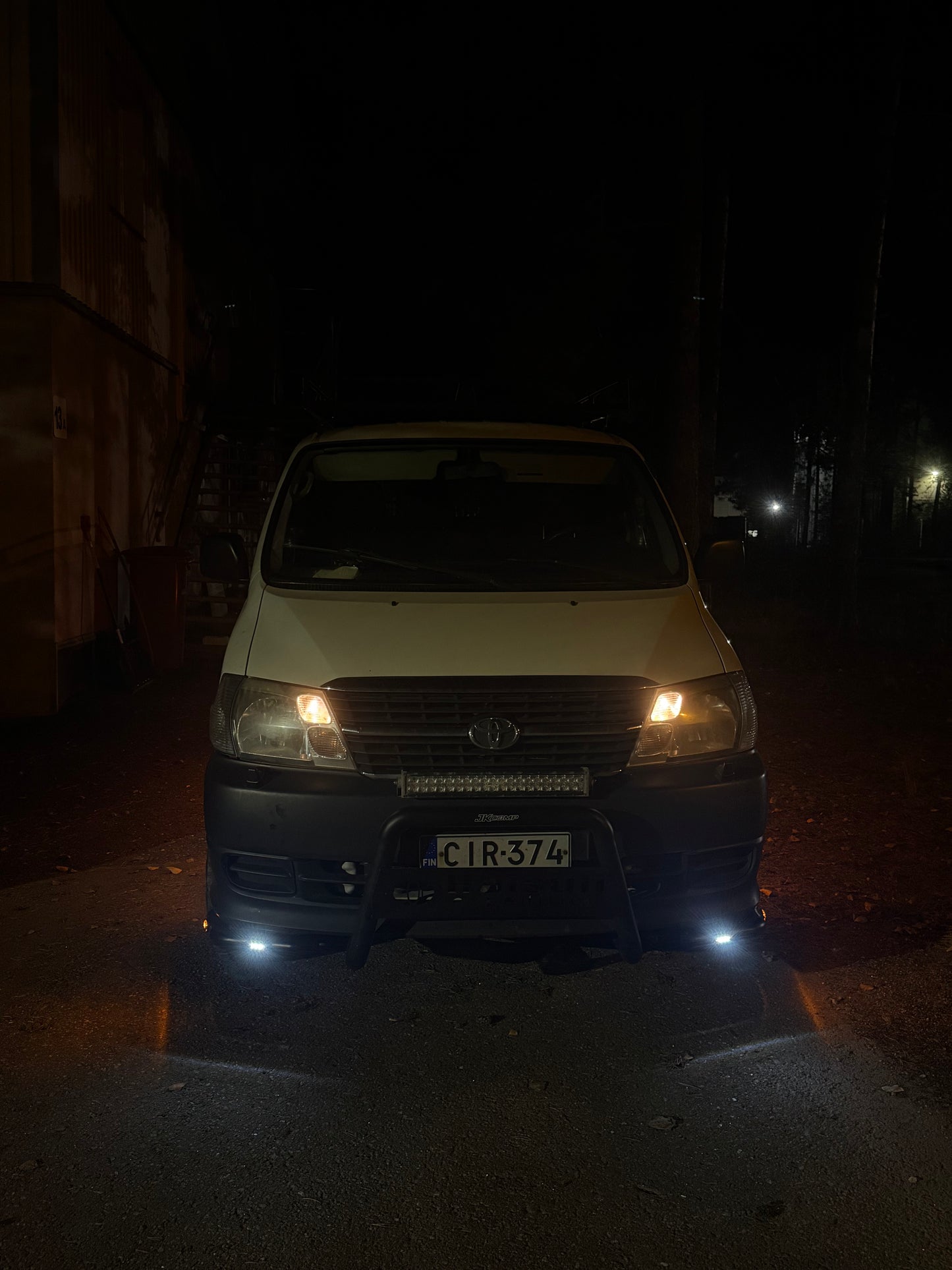 Toyota Hiace 60mm etukulmaputket 1996-2013