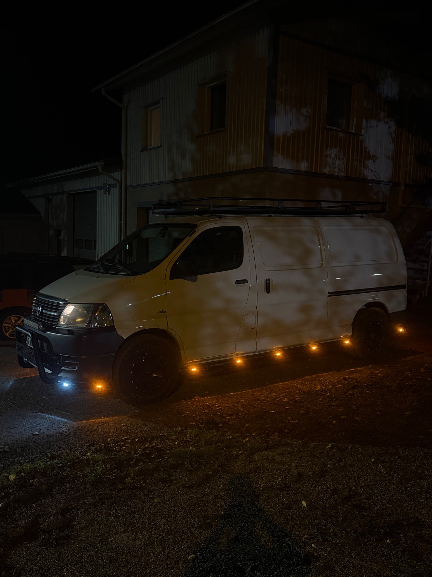 Toyota Hiace 60mm etukulmaputket 1996-2013
